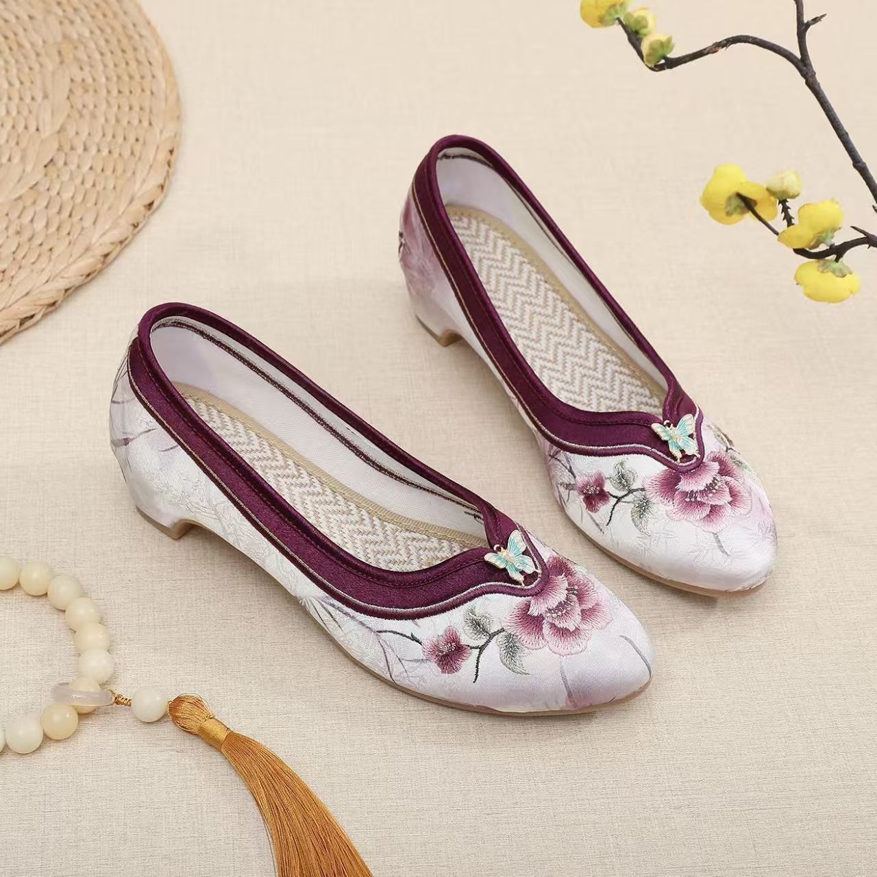 Woman Low Heel Embroidered Che - Embroidery Shoes ulasan dan harga