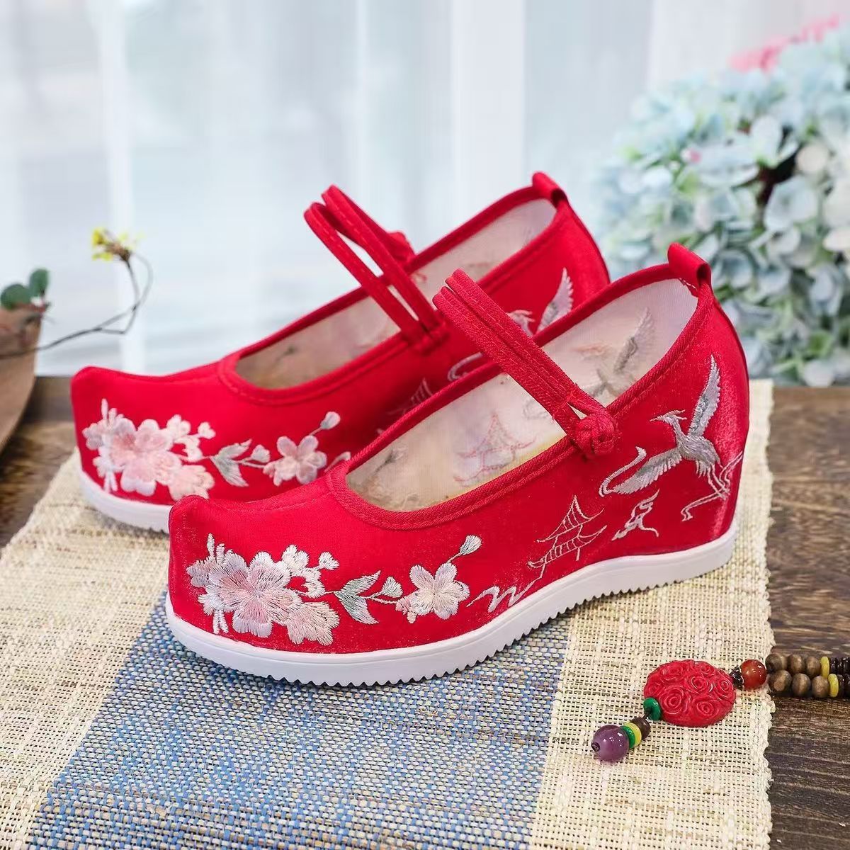 Women Increased Internal Embro - Embroidery Shoes ulasan dan harga