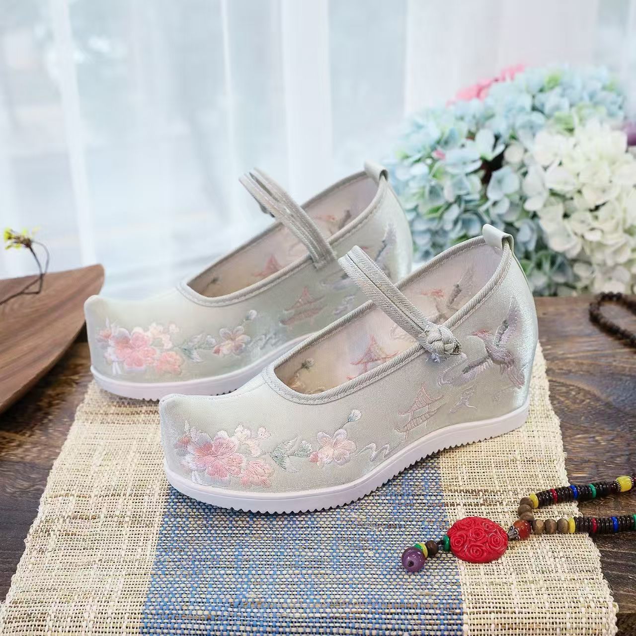 Women Increased Internal Embro - Embroidery Shoes ulasan dan harga