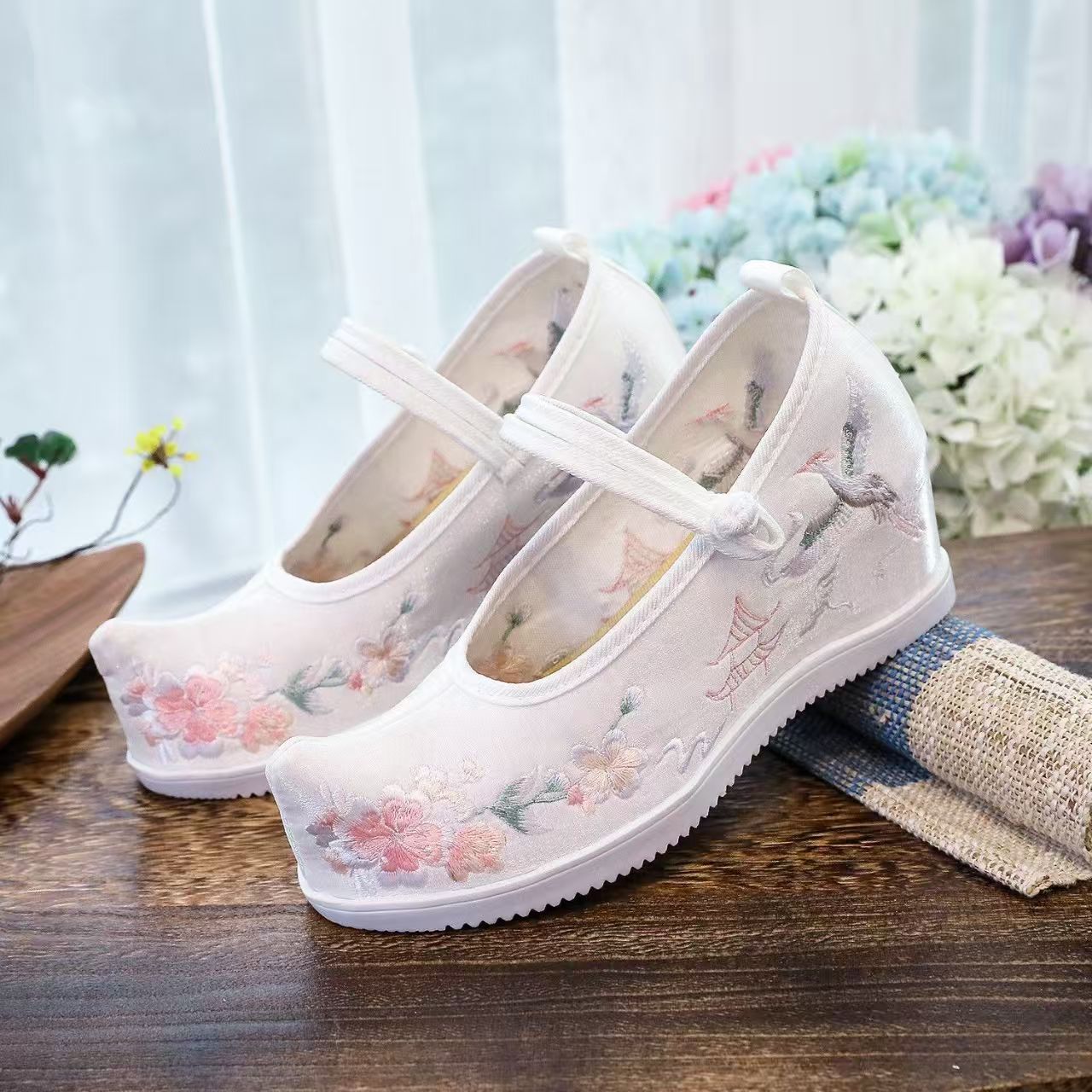 Women Increased Internal Embro - Embroidery Shoes ulasan dan harga