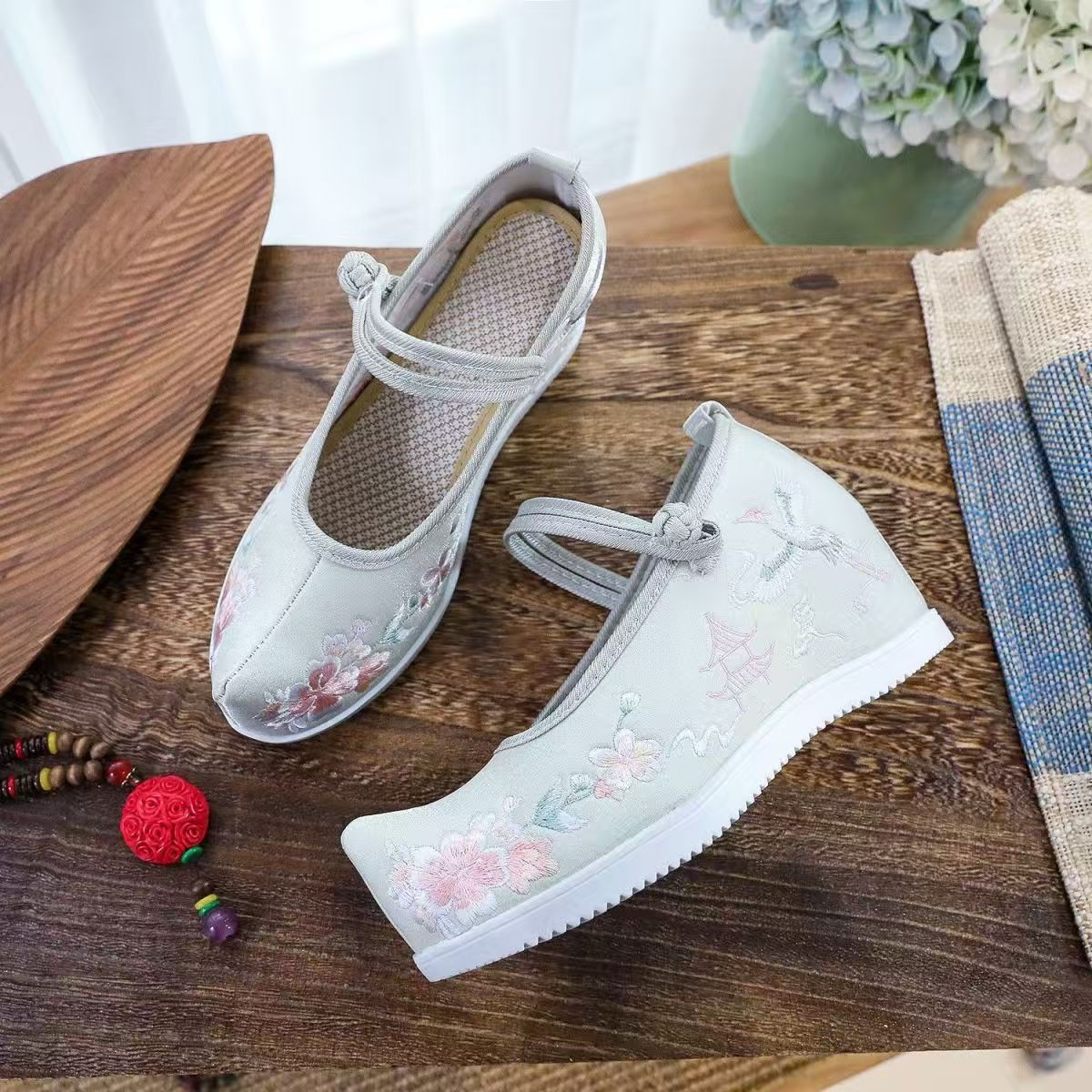Women Increased Internal Embro - Embroidery Shoes ulasan dan harga